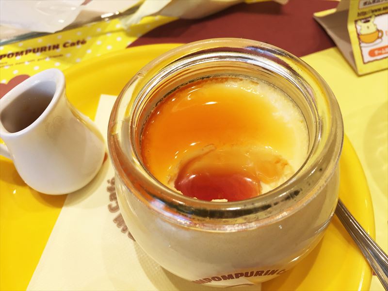 ぼく、プリン♪ポムポムプリンを一口食すイメージ