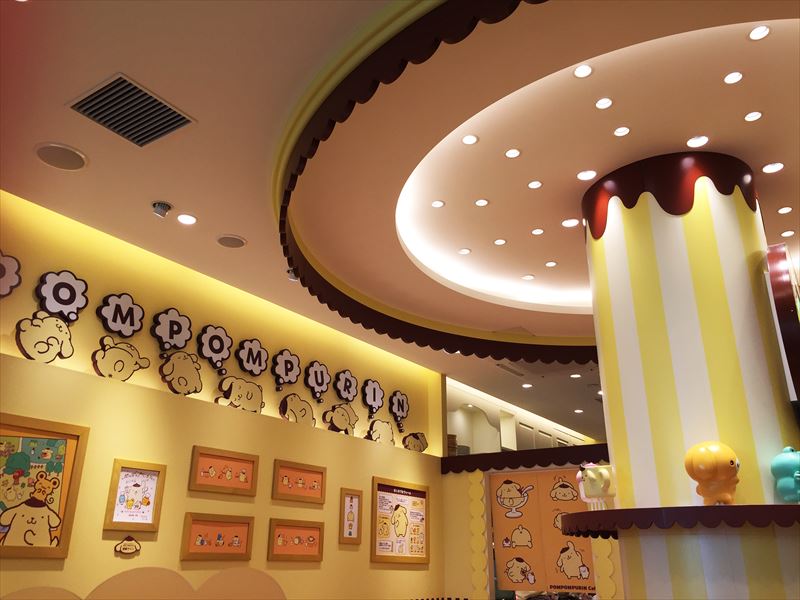 ポムポムプリンカフェ原宿店の店内