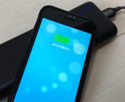 Anker PowerCore 20100で充電中