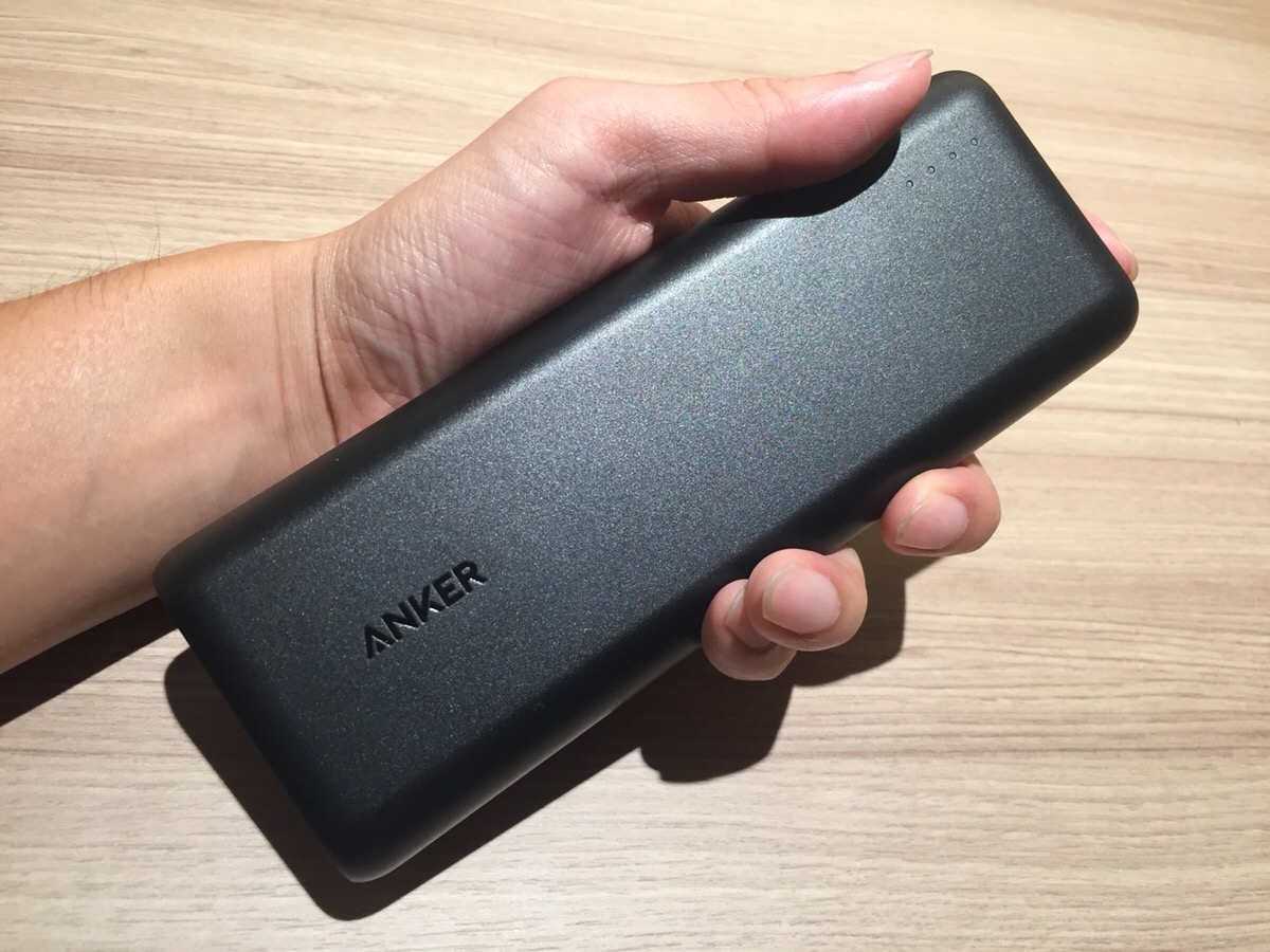 Anker PowerCore 20100のサイズ感