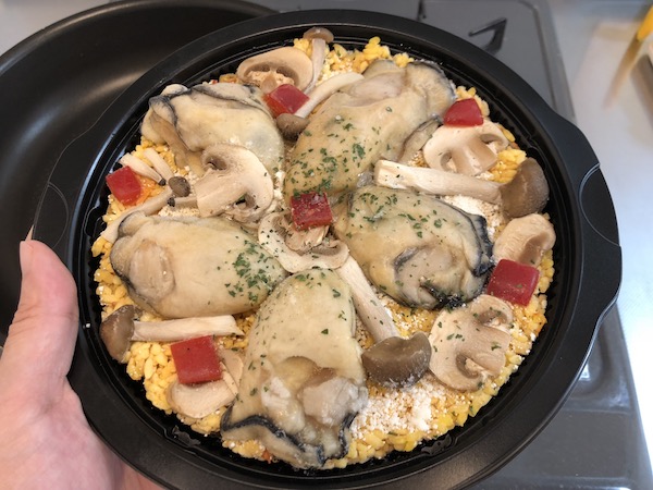 パンdeパエリアを袋から出す
