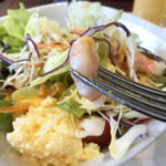 ドトールの店舗限定メニュー「ベジボウル」のエビ