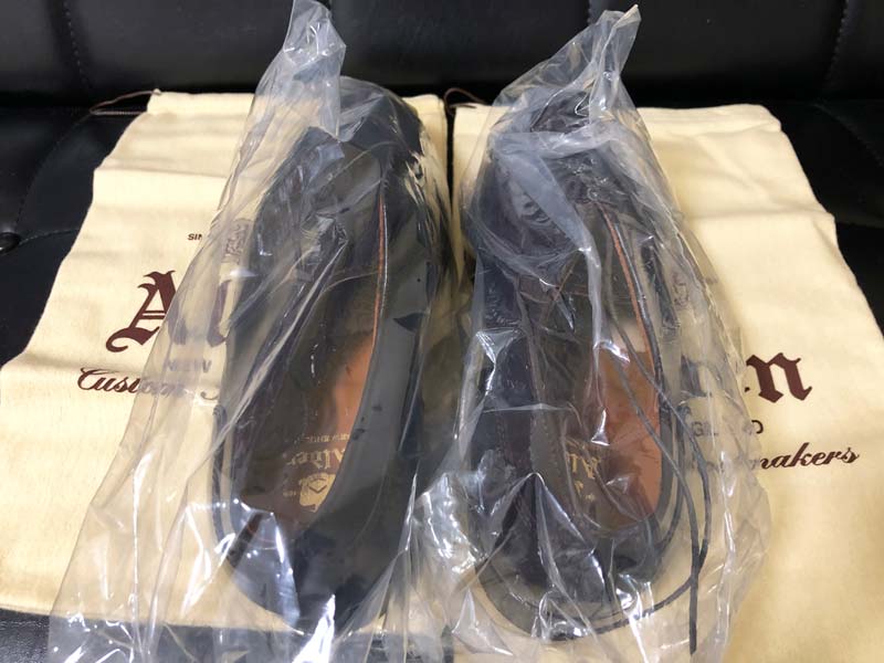 Alden 2210 NSTを箱から取り出す