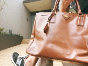 メンズがラクサスでPRADAのバッグを借りてみた
